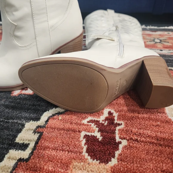 Altar'd State Cream Heeled Western Boots - Picture 4 of 5